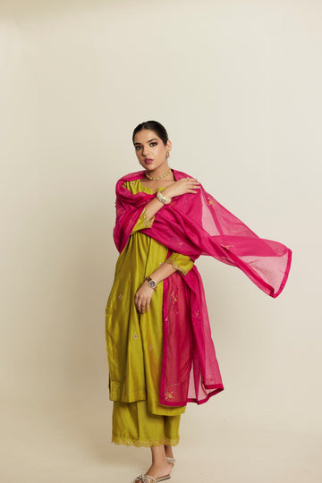 Green Hand Embroidered Aari-Zardozi Chanderi Kurta Set